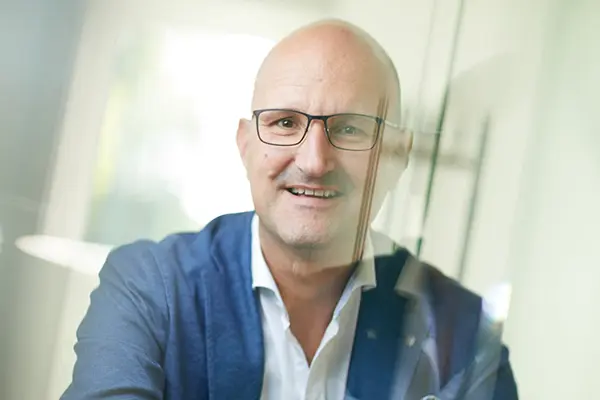 Porträtfoto von Christian Wagner, Managing Partner bei FulfilledByMates mit Fokus auf Strategie und Business Development.