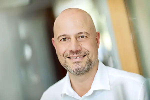 Porträtfoto von Jörg Ludewig, Business Development und Projektmanagement für FulfilledByMates.